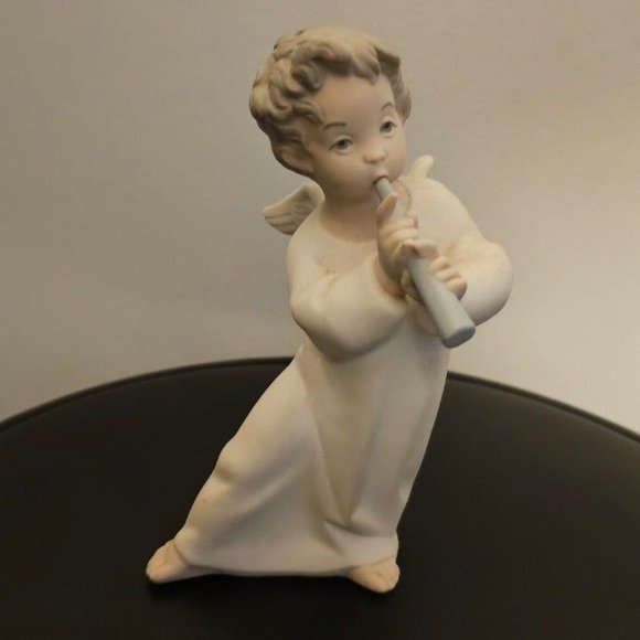 Lladro 4540 "Angel with Flute" Cherub/Angel‎ w/Horn (Matte Finish) 6.5" Tall - Picture 1 of 5